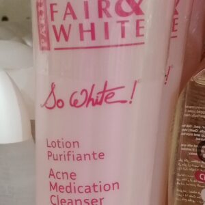 Fair & White Acne Medication Cleanser (250ml)